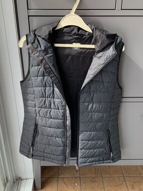Women’s warm vest, size medium, colour grey